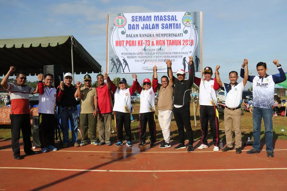 Hari Guru Nasional dan HUT PGRI ke 73, PGRI KTT Gelar Senam Massal dan Jalan Santai